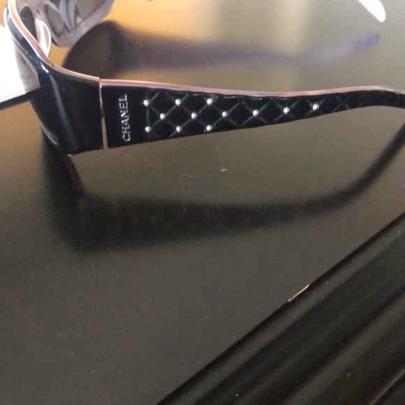 Chanel sunglasses. Great condition. Chanel code 5097 853/87 61017 125. - Picture 5 of 6